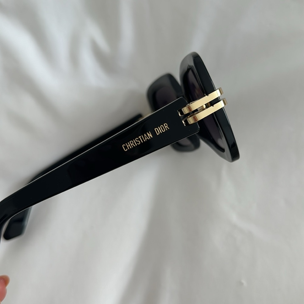 Christian Dior Sunglasses - Picture 6 of 11